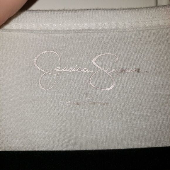 Jessica Simpson Jerilynn Cropped Slub Graphic Top - Picture 4 of 7